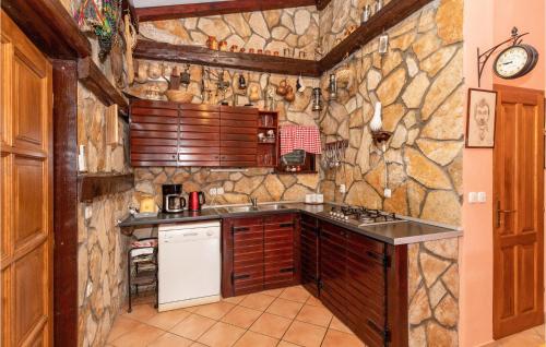 virtuve, Two-Bedroom Holiday Home In Desne in Desne