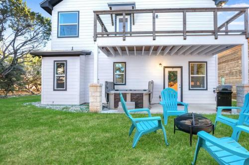 HOT TUB! Welcome Large Groups! Quiet 2 Story on Paradise - Propane BBQ Grill, Wood Fire Pit More in Canyon Lake, Vereinigte Staaten von Amerika