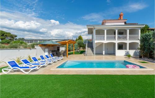 Amazing Home In Rosini With Wifi