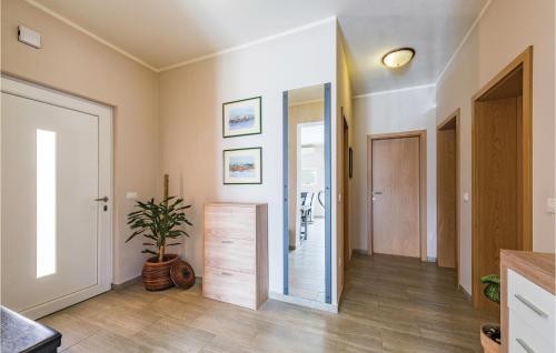virtuve, Awesome Home In Sorici-Kanfanar in Sorici