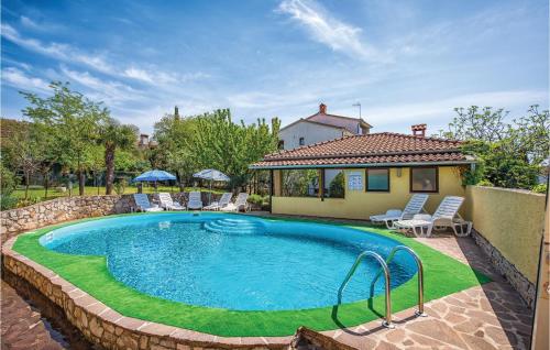 1 Bedroom Cozy Apartment In Porec