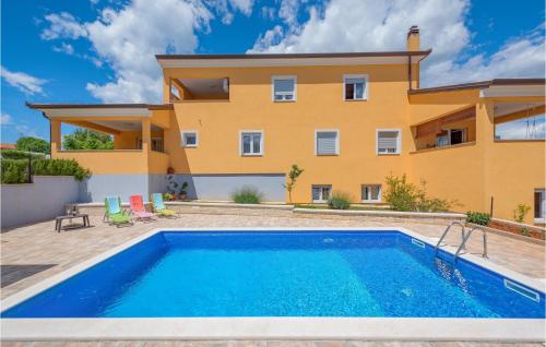 Beautiful Home In Sorici-Kanfanar With Kitchen