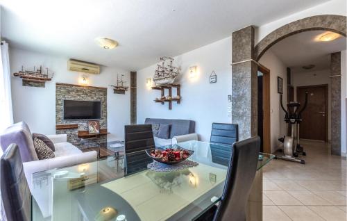 3 Bedroom Nice Apartment In Duce 4