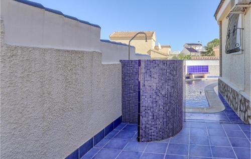 Nice home in Santa Pola w/ Jacuzzi WiFi and Outdoor swimming pool - image 12