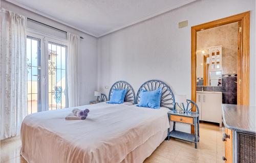 Nice home in Santa Pola w/ Jacuzzi WiFi and Outdoor swimming pool - image 7