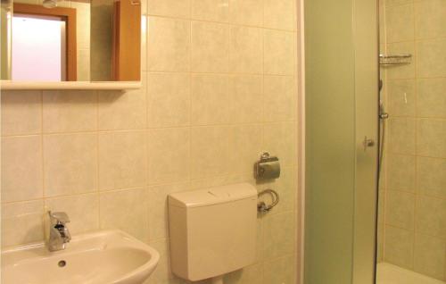 Vannas istaba, Cozy Apartment In Klenovica in Klenovica
