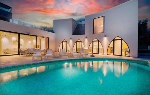 Cozy Home In Srima With Kitchen