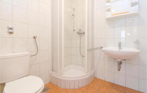 ห้องน้ำ, Beautiful Apartment In Okrug Gornji in ออกรุค กอนจิ