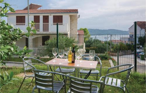 ทัศนียภาพภายนอกโรงแรม, Beautiful Apartment In Okrug Gornji in ออกรุค กอนจิ