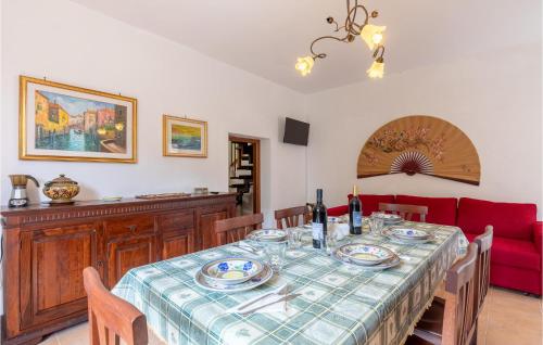  Gorgeous Home In Fabriano With Kitchen, Ferienwohnung in Fabriano