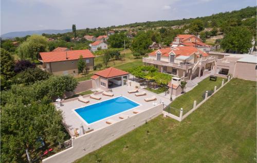 Peldbaseins, Cozy Apartment In Obrovac Sinjski in Karakašica