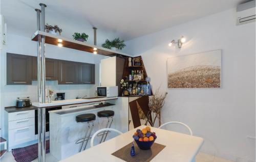 virtuve, Three-Bedroom Holiday Home In Opuzen in Opuzen