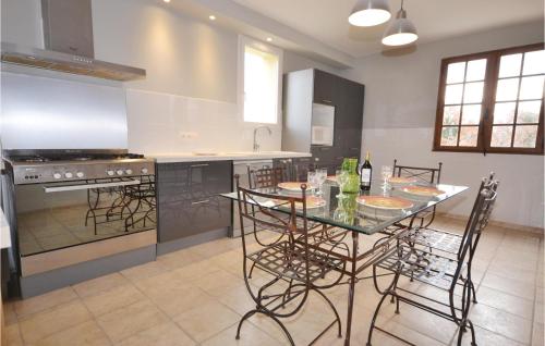 virtuve, Awesome Home In St Marcellin L Vaison in Saint-Marcellin-les-Vaison