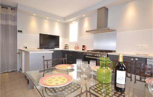 virtuve, Awesome Home In St Marcellin L Vaison in Saint-Marcellin-les-Vaison