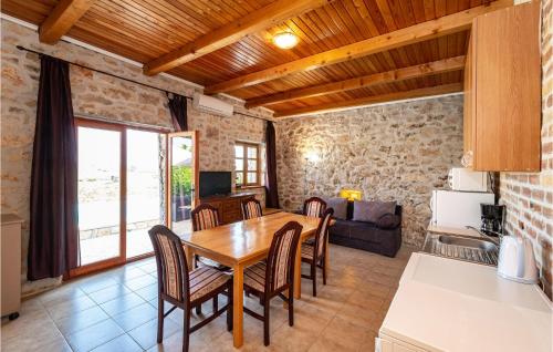 4 Bedroom Nice Home In Lisane Tinjske
