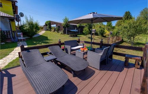 حديقة, Nice Home In Plaski With House A Panoramic View in Plaski