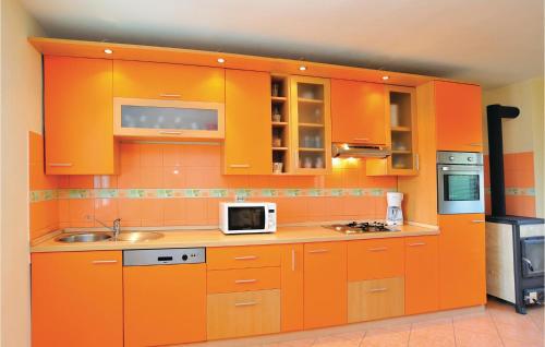virtuve, Two-Bedroom Holiday Home Krusevo With An Outdoor Swimming Pool 04 in Obrovac