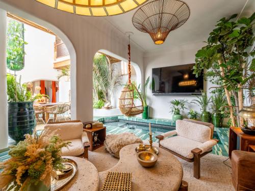 Riad Nesayam Marrakech- Riad Privé Piscine -Staff - Suites Climatisées 2