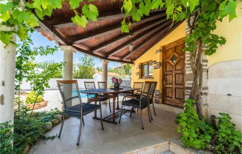 Viesnīcas āriene, Pet Friendly Home In Veliki Vareski in Veliki Vareski