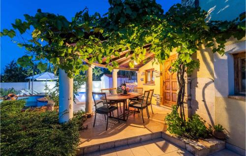 Viesnīcas āriene, Pet Friendly Home In Veliki Vareski in Veliki Vareski