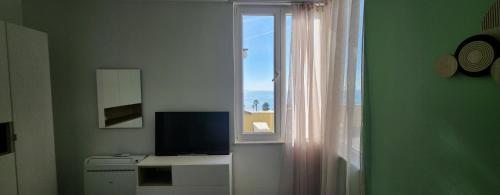 Green Apartment - image 4