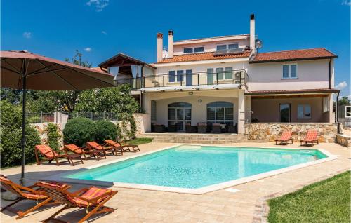 6 Bedroom Awesome Home In Pula