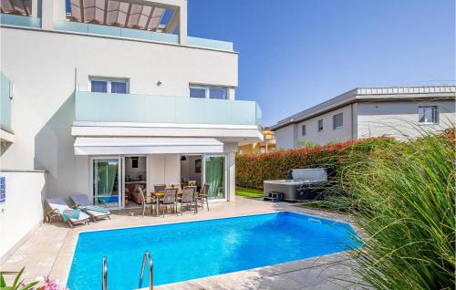 Lovely Home In Premantura With Jacuzzi