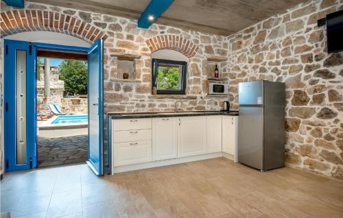 virtuve, Amazing Home In Drnis in Drniš