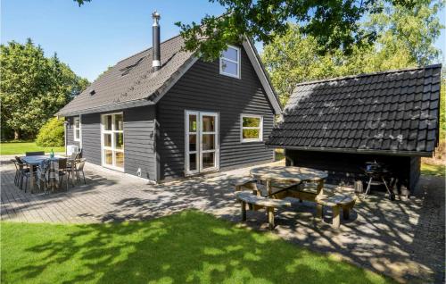  2 Bedroom Lovely Home In Give in Give