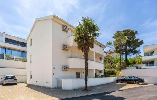 泳池, Lovely Apartment In Malinska With Wifi in 米爾澤堤奇
