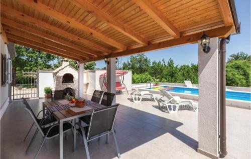 Hotelli välisilme, Holiday Home Sestanovac 50 in Katuni