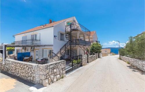 2 Bedroom Awesome Apartment In Okrug Gornji