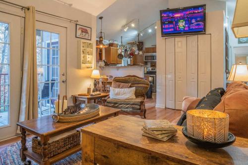 NEW LISTING Sasquatch Lodge F