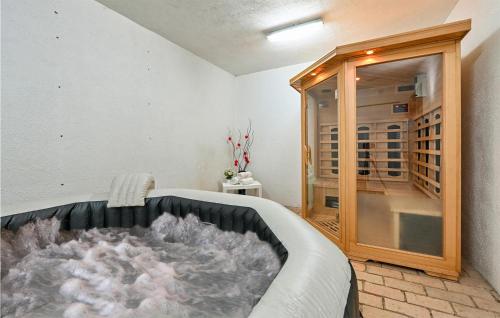酒店活動, Amazing Home In Susobreg With Wifi in 瑪比亞比斯特里察