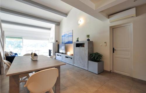 Amazing Home In Frejus in L'Escaillon