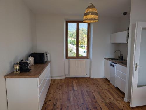 Facilities, Appart 65m2 avec 2 chambres dans ferme renovee - Parking gratuit - Grande vue montagnes in Montbonnot-Saint-Martin