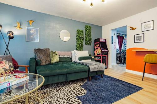 Near Strip 1BR Oasis w/ Arcade, Sleeps 6 + WiFi, Las Vegas (foto 8)