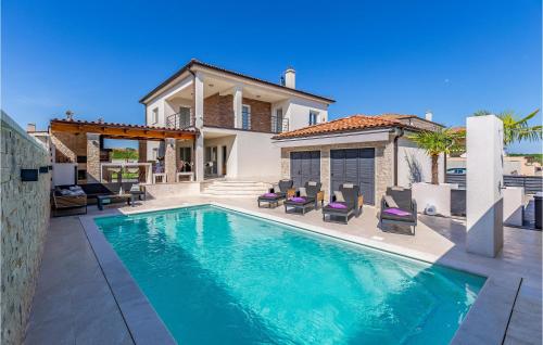 Awesome Home In Vodnjan With Kitchen