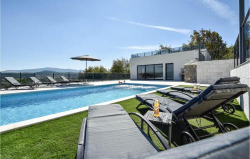 Peldbaseins, Stunning Home In Obrovac Sinjski in Karakašica
