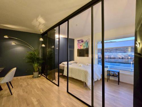 Waterfront fjord view, home office, 2 BR LUX apt 4
