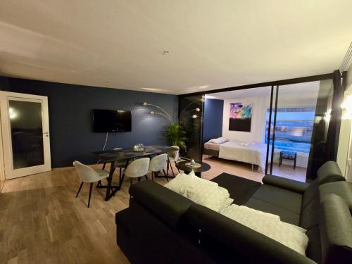 Waterfront fjord view, home office, 2 BR LUX apt 3
