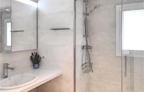 Stunning apartment in Tossa de Mar w/ WiFi and 4 Bedrooms - image 3