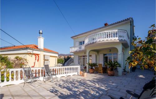 Gorgeous Apartment In Novi Vinodolski