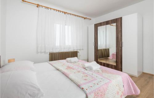 Beach Front Home In Sveti Juraj With Wifi in Sveti Juraj