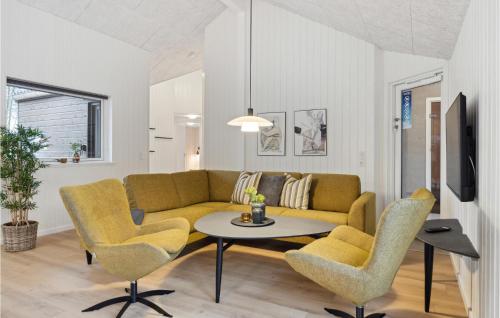 Eight-Bedroom Holiday Home