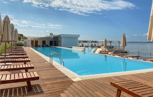 1 Bedroom Awesome Apartment In Petrcane