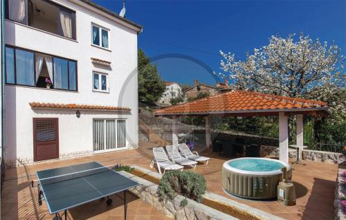 Gorgeous Apartment In Lovran With Jacuzzi