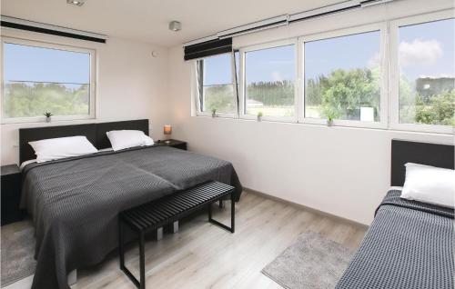 Beautiful home in Brugge w/ WiFi and 4 Bedrooms - image 12