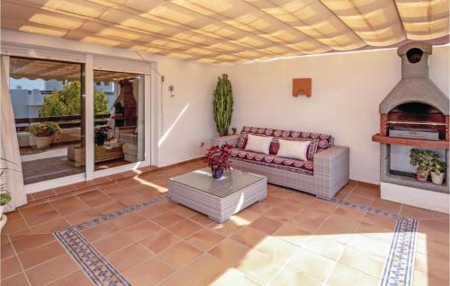 ทัศนียภาพภายนอกโรงแรม, 2 Bedroom Lovely Apartment In Estepona in เรซิเนรา โบลาดิยา