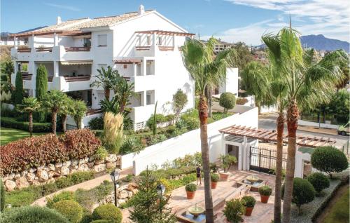 ทัศนียภาพ, 2 Bedroom Lovely Apartment In Estepona in เรซิเนรา โบลาดิยา